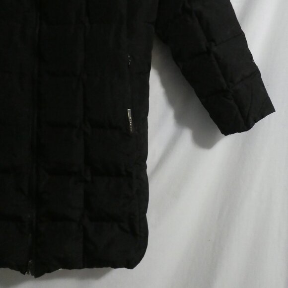 Liz Claiborne | medium | Reversible Black - White Quilted Puffer Coat - Picture 16 of 16